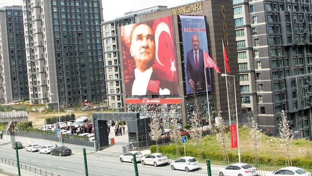 CHP İl başkanlığı binasına silahla ateş edilmesi ile ilgili 4 kişi yakalandı