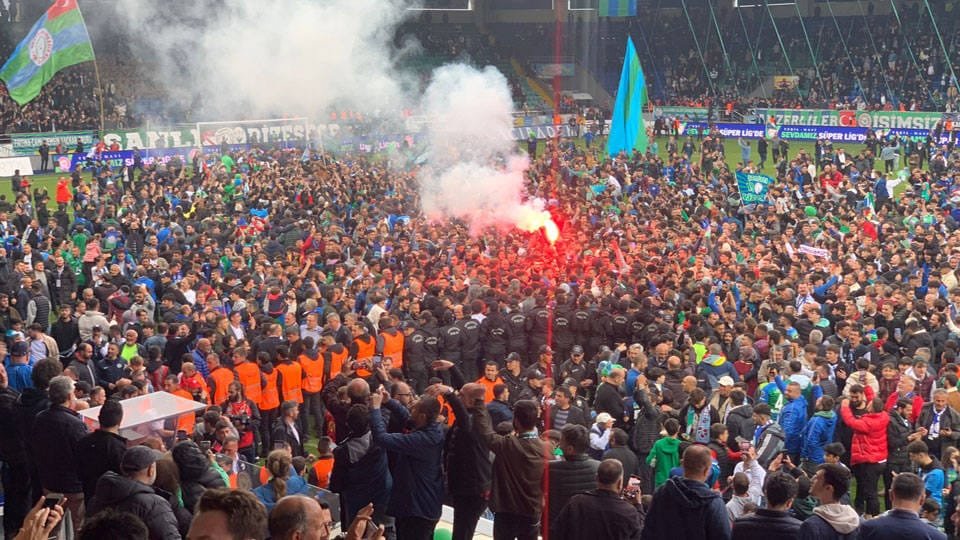 Rizespor Süper Lig’e çıktı, Altınordu kümeye düştü
