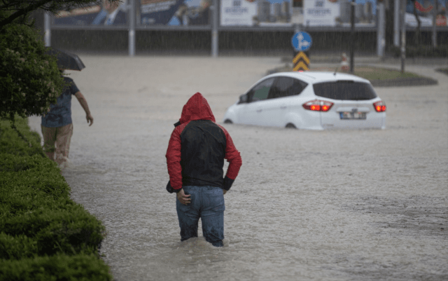 7 Bölge İçin Önemli Uyarı! Meteoroloji Sağanak Yağış İçin Saat Verdi!