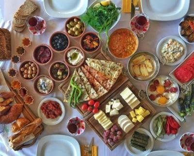 Yaz Aylarında Kahvaltıda Ne Yenir?