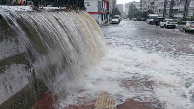 Samsun’da Sel Nedeniyle 4 İlçede Okullar Tatil Edildi