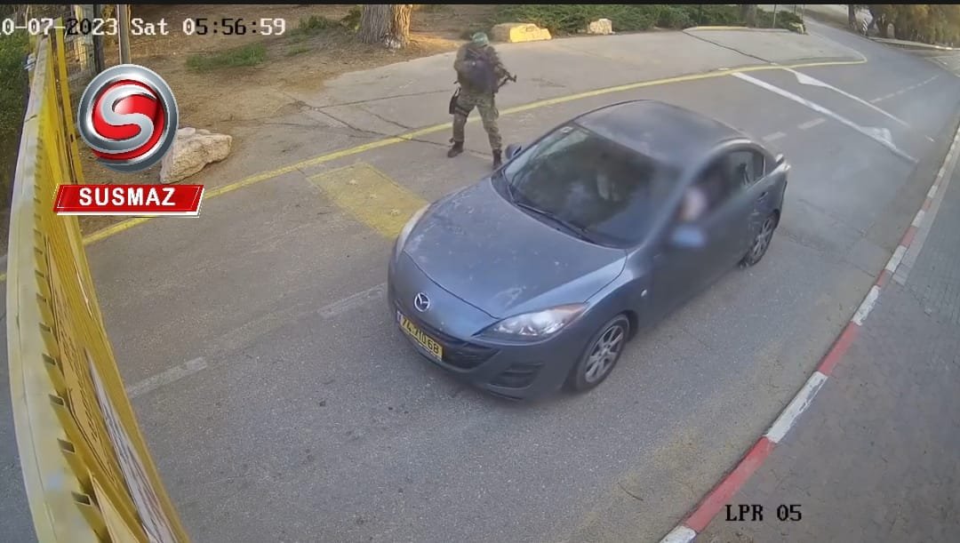 Askeri alana sızan El Kassam Tugayı mensupları, bölgeye gelen araçtaki personeli ortadan kaldırıyor. (+18)