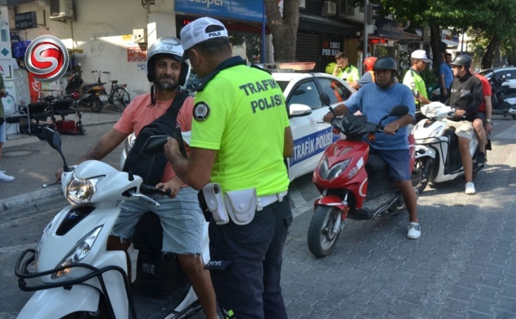 “Trafik Güvenliği için Motorlu Bisiklet, Motosiklet ve Elektrikli Bisiklet Sürücülerine Göz Koruması Zorunlu Hale Getirildi”