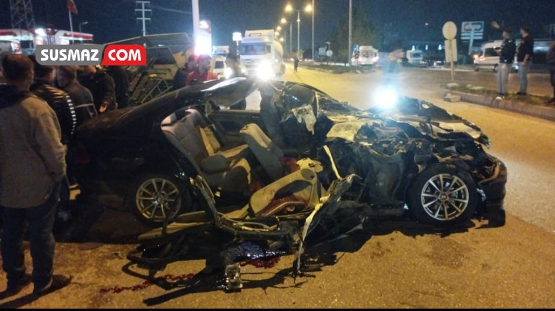 Adana E-5 Karayolunda Lüks Otomobil-Kamyonet Çarpışması: Bir Kişi Hayatını Kaybetti, Bir Kişi Ağır Yaralandı