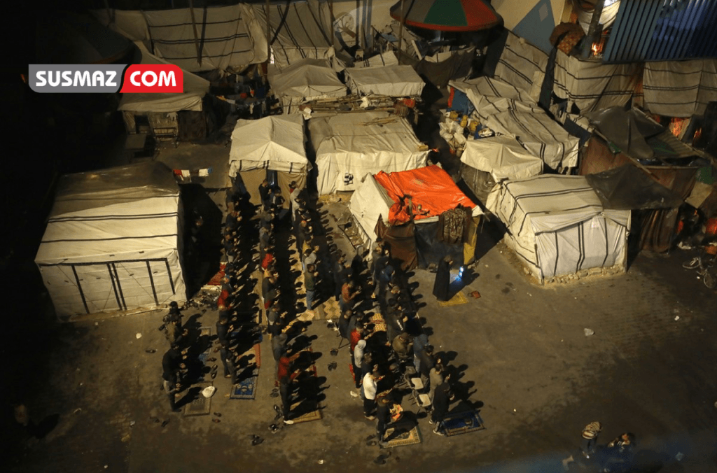 Gazzeli Siviller, İsrail Saldırılarında Zorla Yerinden Edilerek Ramazan’ın İlk Teravih Namazını Çadırlarında Kıldılar