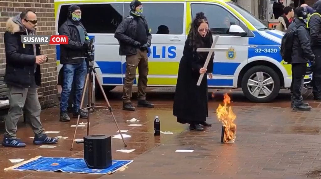 Son Dakika: Bir Kadın Tarafından Stockholm’de Kur’an-ı Kerim Yakıldı: Dünya Genelinde Müslüman Topluluklar Tepki Gösteriyor