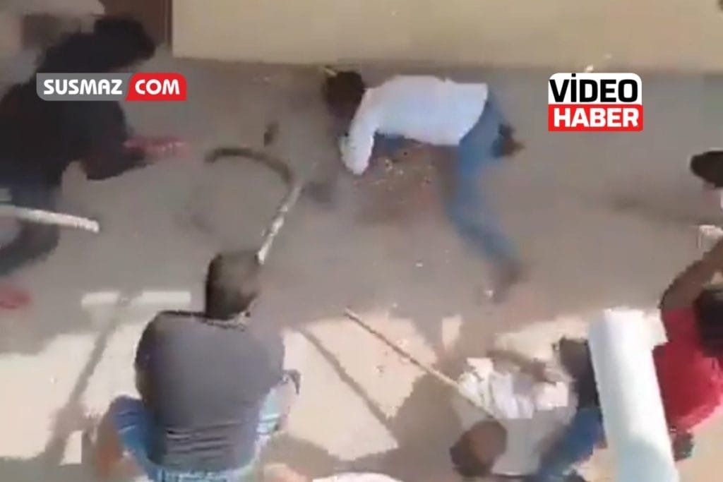 Hindistan’da Dehşete Düşüren Olay: Köylüler Leopara Sopa ile Karşılık Verirken Birbirini Yaraladı