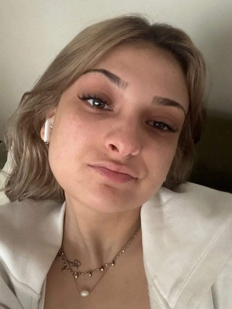 Sena Sezin Kimdir
