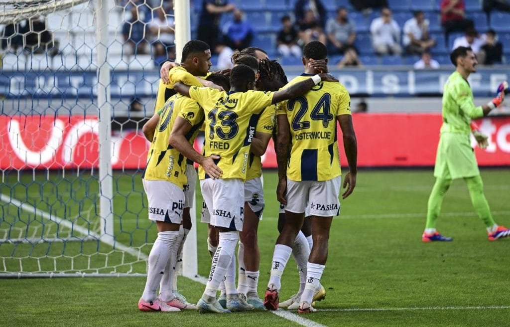 Fenerbahçe, Deplasmanda Kasımpaşa’yı 2-0 Mağlup Etti: Maçın Detayları ve Analiz