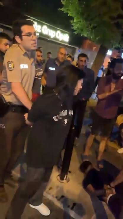 Adana’da 17 Yaşındaki Kız, Bekçiyi Bıçaklayarak Yaraladı: Olay Yerinde Etkisiz Hale Getirildi