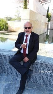 Herkes Kaşık Yapar Ama Sapını Yapamaz.