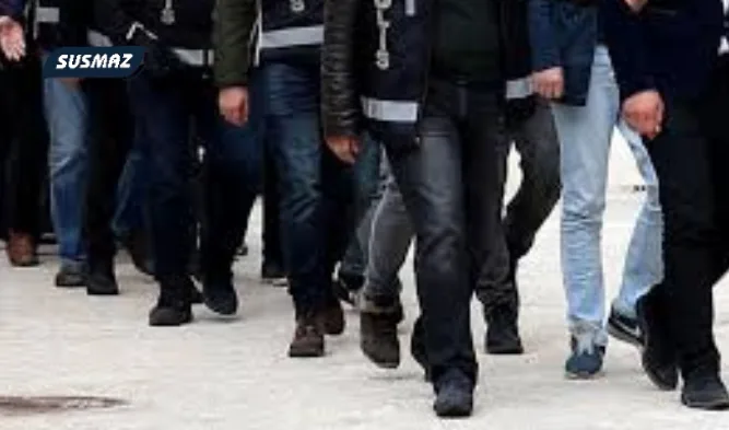İzmir’de İnsan Kaçakçılığı Operasyonu: 39 Afgan Göçmen ve 2 Türk Şüpheli Yakalandı