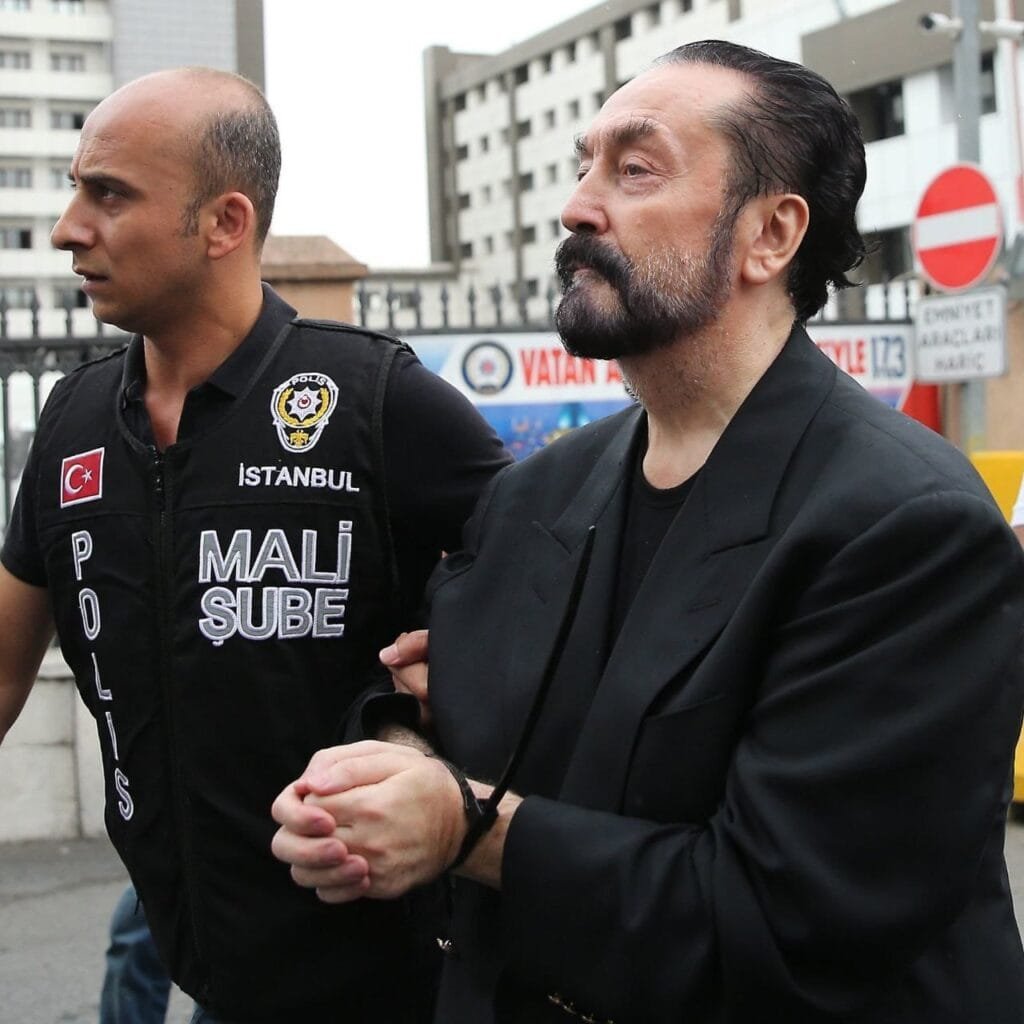 Adnan Oktar: “Devlet Bazen Sevdiği İnsanı Hapse Atar”