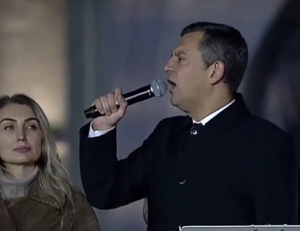 CHP Lideri Özgür Özel’den Merkez Medyaya Sert Çıkış: “Tarafsız Olun ya da Karşımızda Durun”