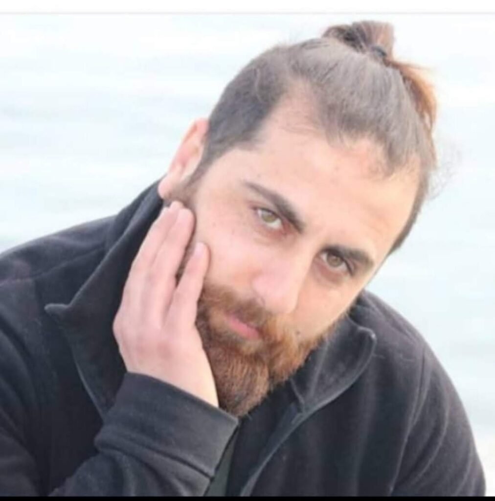 “Aşkın Karanfil Öyküsü”: Ahmet Hanifoğlu’nun Şiirsel Romanı ile Duygusal Bir Yolculuk