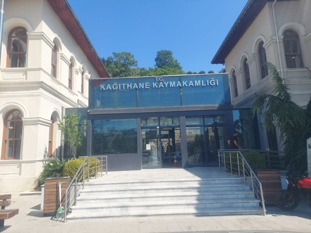 Kağıthane Nüfus Müdürlüğü’nde Mağduriyet: Randevulara Rağmen Saatlerce Bekletiliyor, Denetim Eksikliği İsyan Ettiriyor