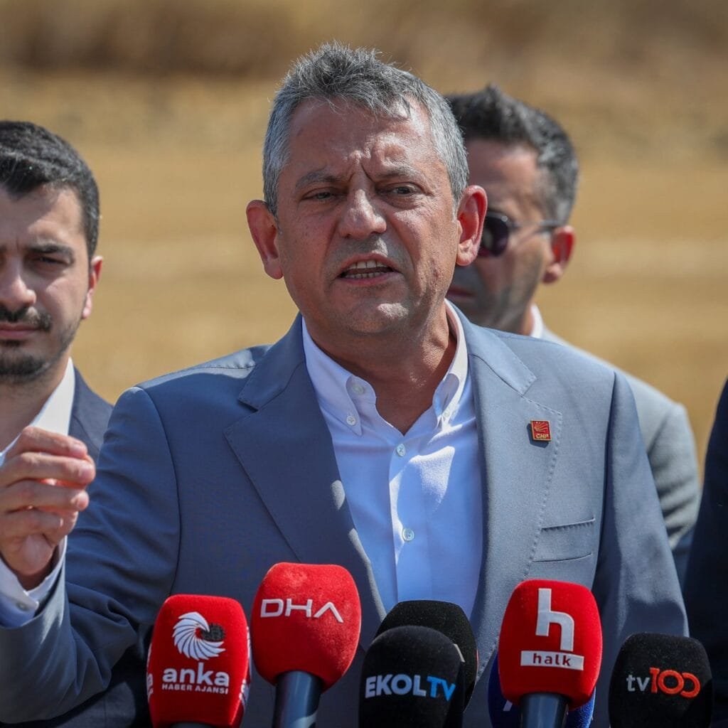 Özgür Özel’den AK Parti’nin Kuruluş Yıldönümünde Gündemi Sarsan Açıklamalar: “Kumpaslar Ortaya Çıkacak!