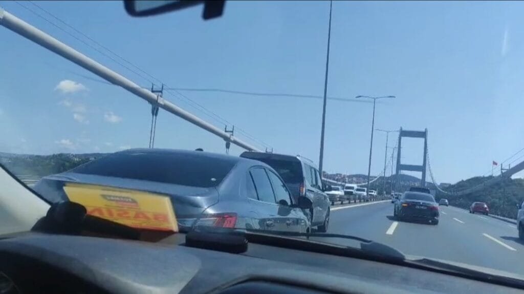Fatih Sultan Mehmet Köprüsü’nde Küçük Çaplı Kaza: Trafik Kısa Süreliğine Etkilendi