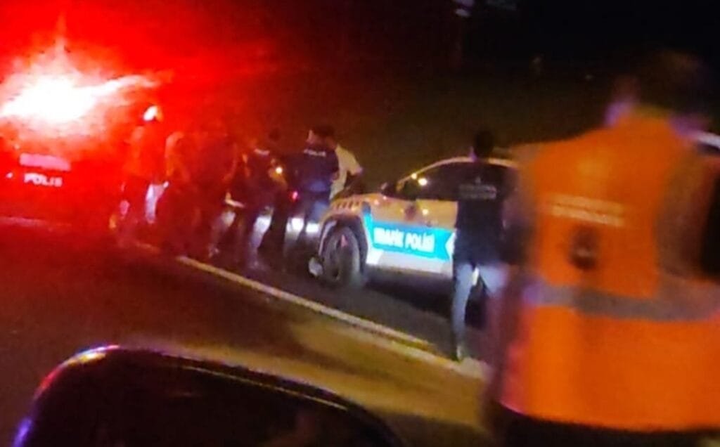 Kağıthane TEM Otoyolu’nda Kaza: Motosikletler ve Araçlar Olay Yerinde