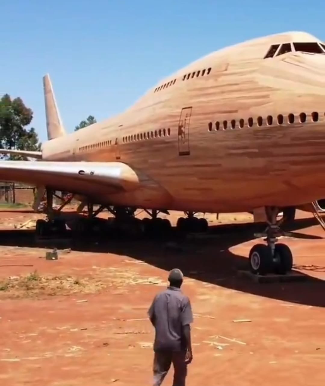 Tahtadan Jumbo Jet Denemesi: Afrikalı Mucidin İlginç Projesi Gündemde!  