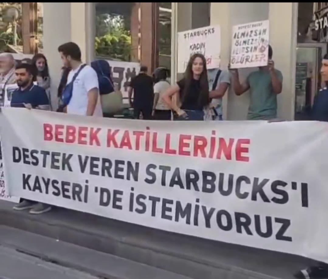 Kayseri’de Starbucks Protestosu: Cumhuriyet Meydanı’nda İsrail Boykotu Çağrıları Yükseldi!
