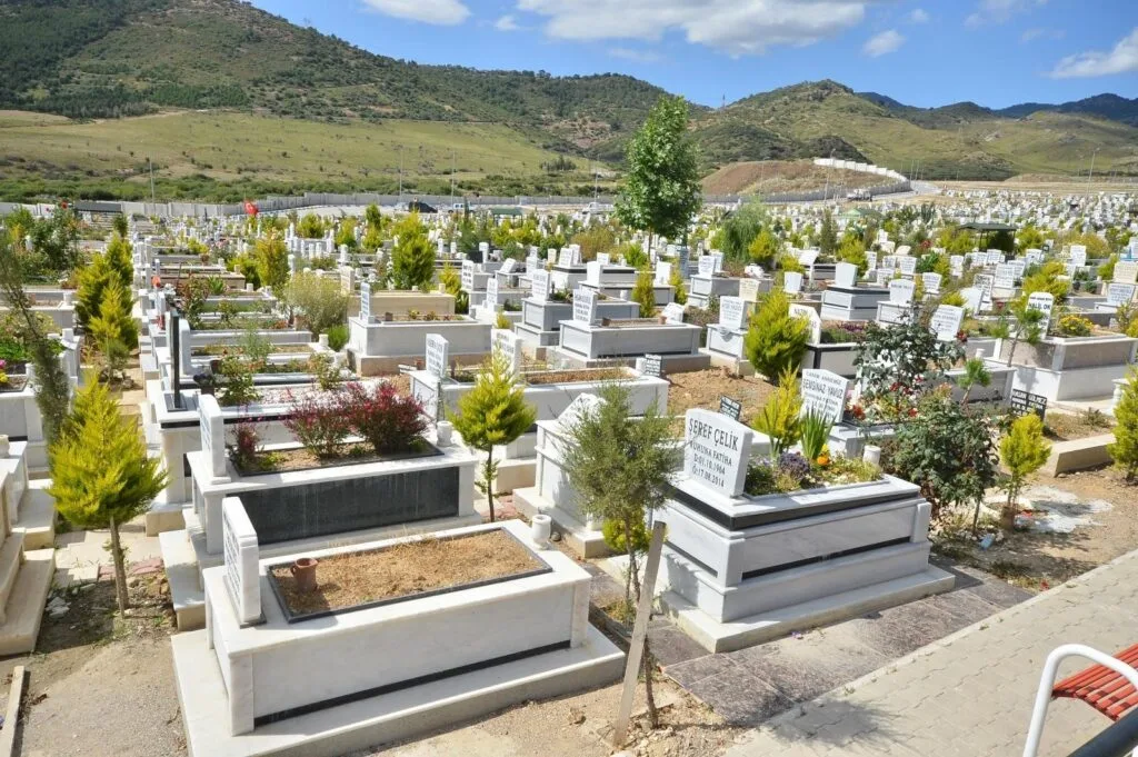 İzmir’de mezarlıklar doldu! Büyükşehir harekete geçti
