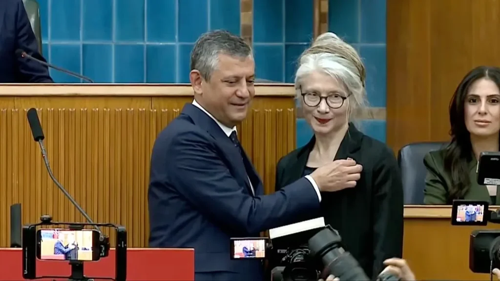 Siyasette bomba gelişme! Emine Ülker Tarhan CHP’de