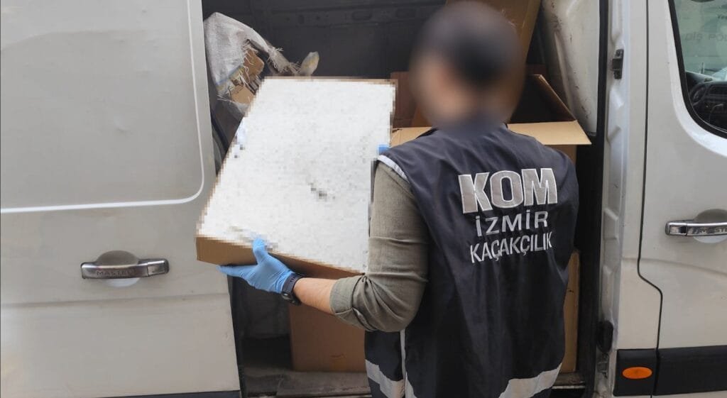 İzmir’de dev operasyon! 4,5 milyonluk kaçak ürün ele geçirildi