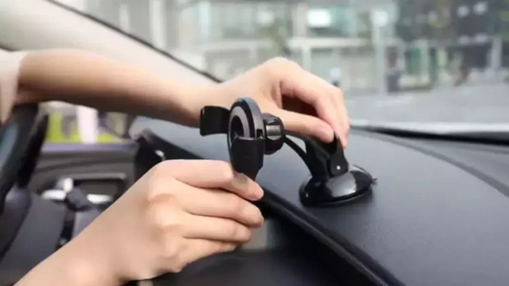 Arabada telefon tutucu yasak mı? Bakanlıktan son dakika açıklama