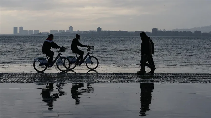 İzmir’e sağanak alarmı! Saat verildi, dışarı çıkacaklar dikkat