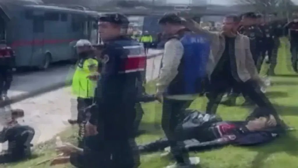 İstanbul’da korkutan kaza! Cezaevi araçları çarpıştı