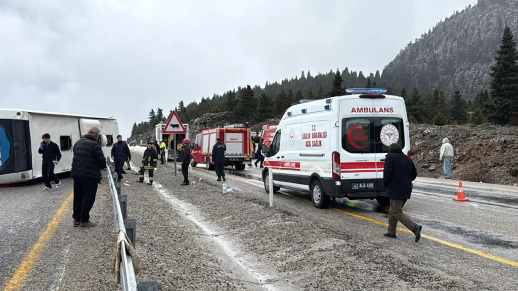Konya’da Feci Kaza! Yolcu Otobüsü Devrildi