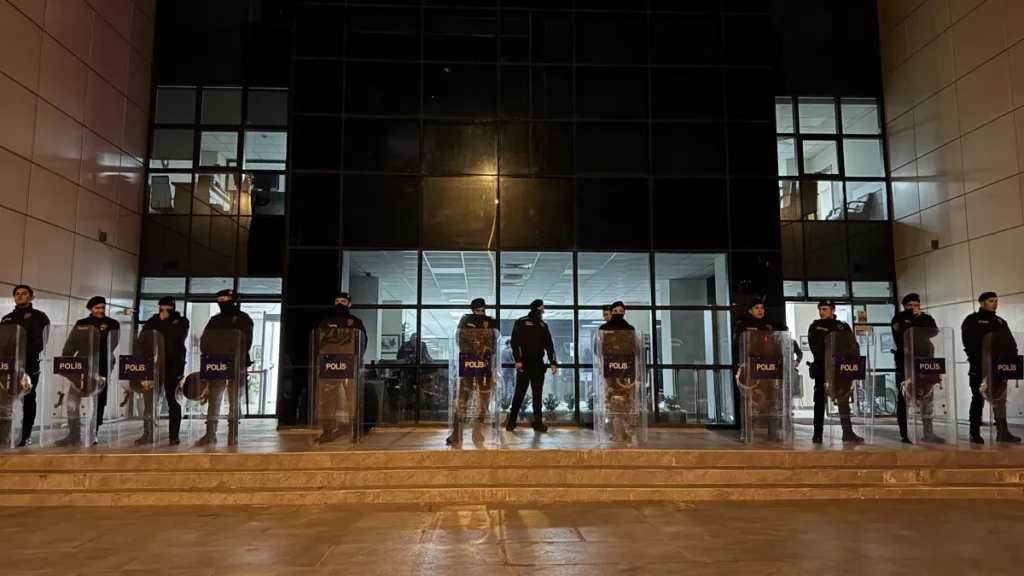 Uşak ve Marmaris’te sıcak gelişme! İki belediyede operasyon