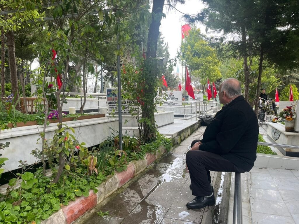 Kadifekale’de duygu dolu anlar! Şehitlikte duygu dolu anlar