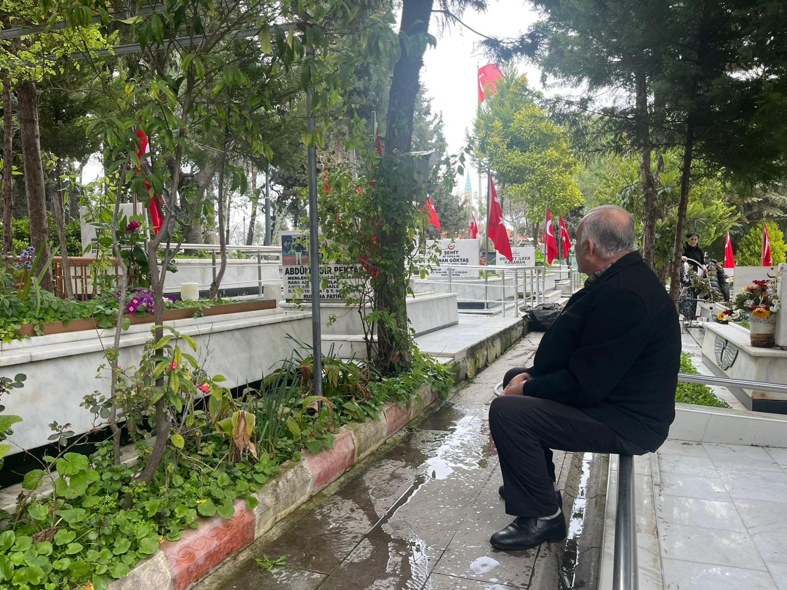 Kadifekale’de duygu dolu anlar! Şehitlikte duygu dolu anlar