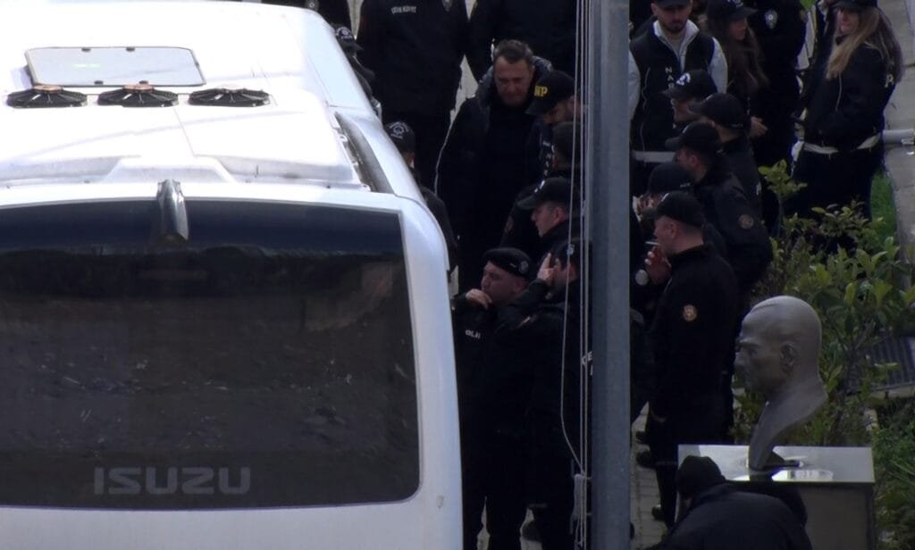 Ünlülere büyük operasyon! 16 isim hakkında gözaltı kararı