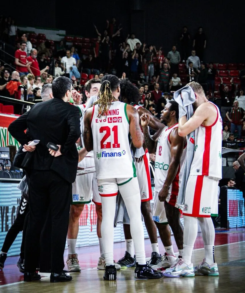 Karşıyaka’da kriz patladı! Oyuncular antrenmana çıkmadı