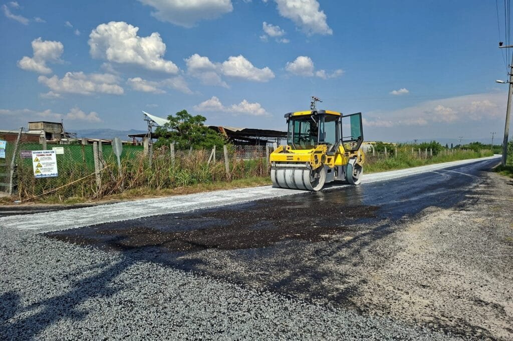 Efeler’de ulaşım konforu artıyor! Umurlu-Serçeköy yolunda asfalt çalışması başladı