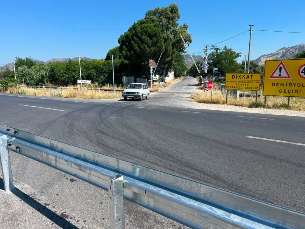 İncirliova’da 7 mahalleyi etkileyen yol tepkisi! Muhtarlar bariyer kararına itiraz etti
