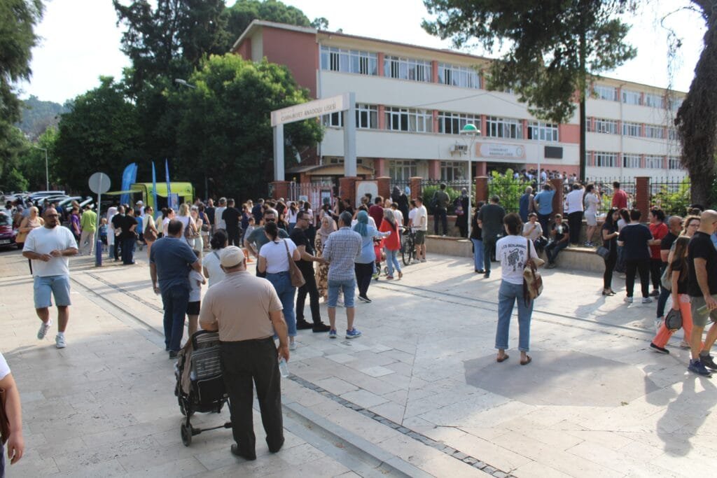 Aydın’da LGS’ye saniyeler kala yetişti! Polis ve veliler seferber oldu