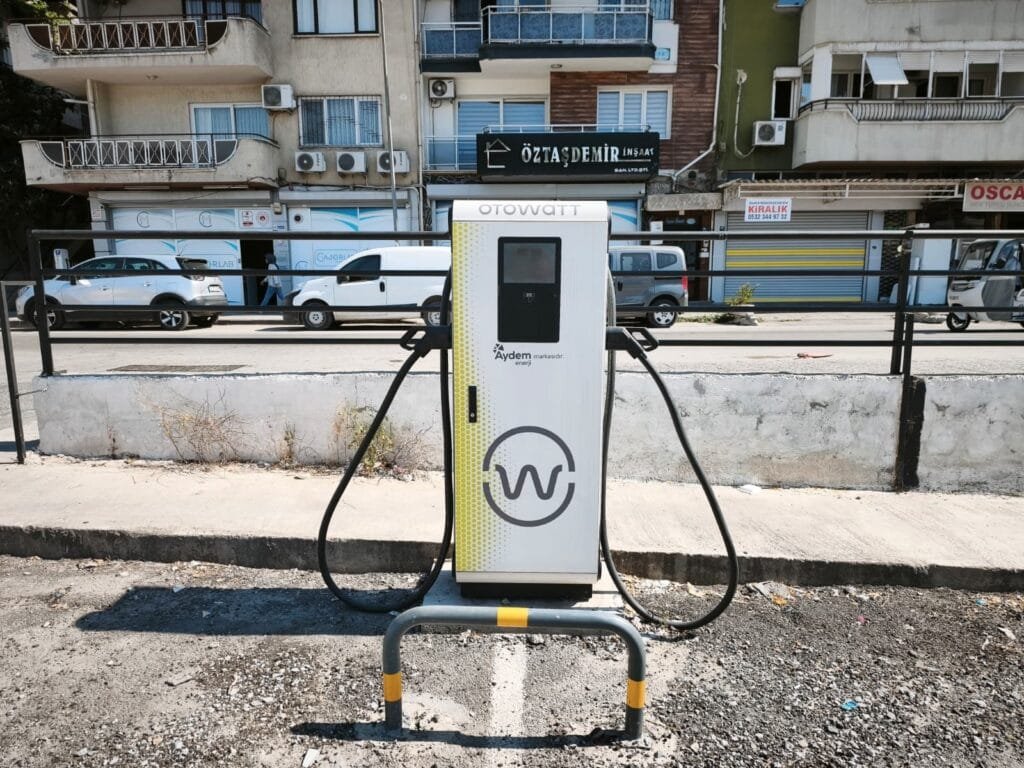 Efeler’de elektrikli araçlar için şarj istasyonu dönemi başladı