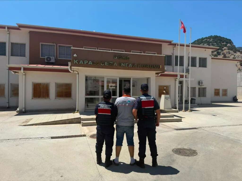 Kuşadası’nda uyuşturucu suçundan aranan hükümlü yakalandı