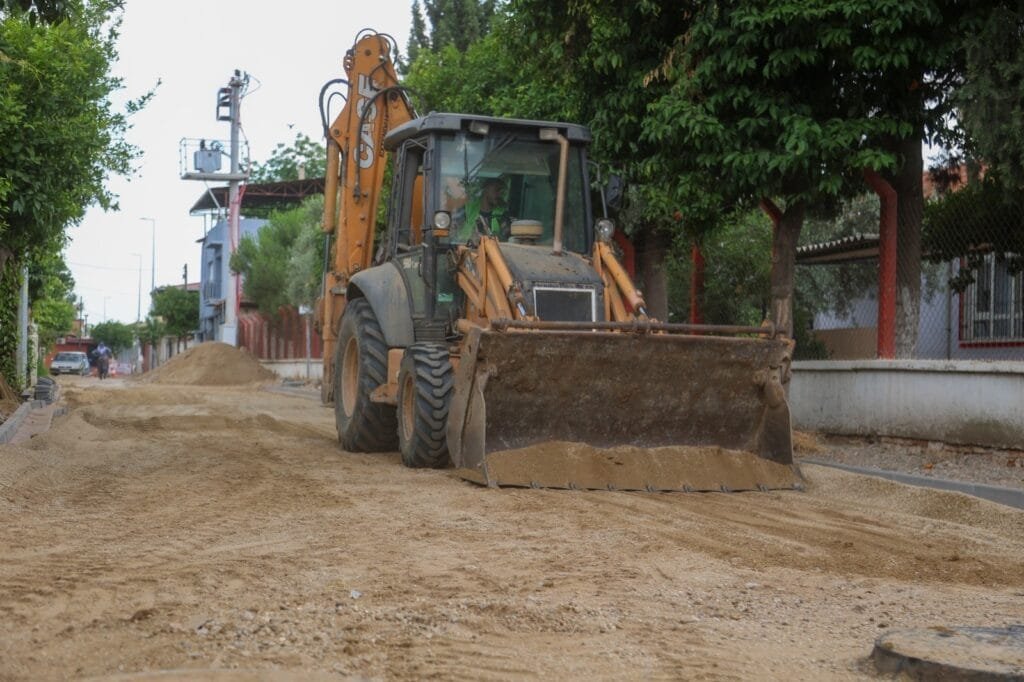 Efeler Belediyesi Umurlu’da parke taşı çalışması başlattı