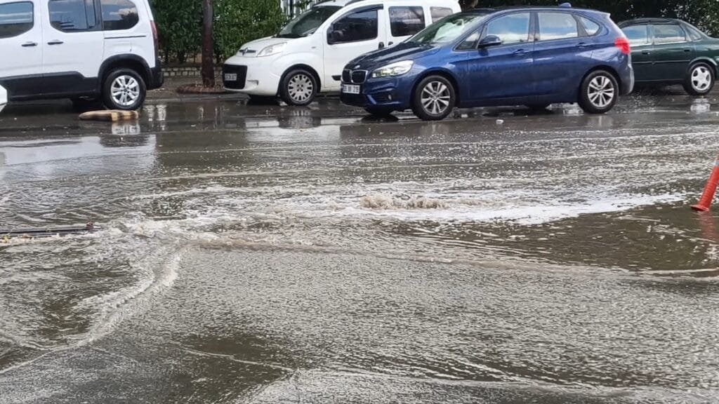 Aydın’da kuvvetli yağış hayatı olumsuz etkiledi