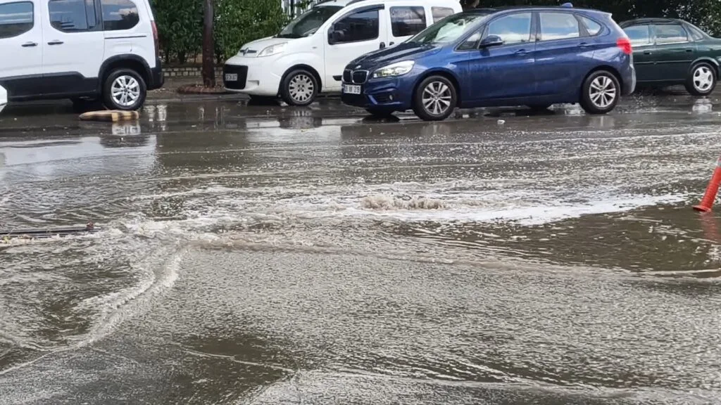 Aydın’da kuvvetli yağış hayatı olumsuz etkiledi