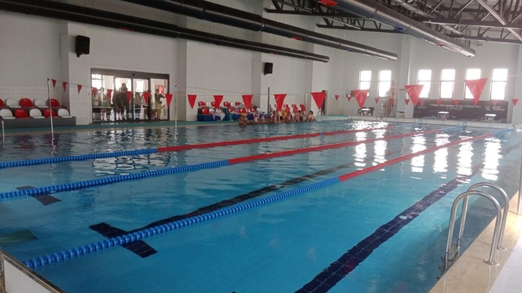 Söke’de Yarı Olimpik Yüzme Havuzu Hizmete Açıldı