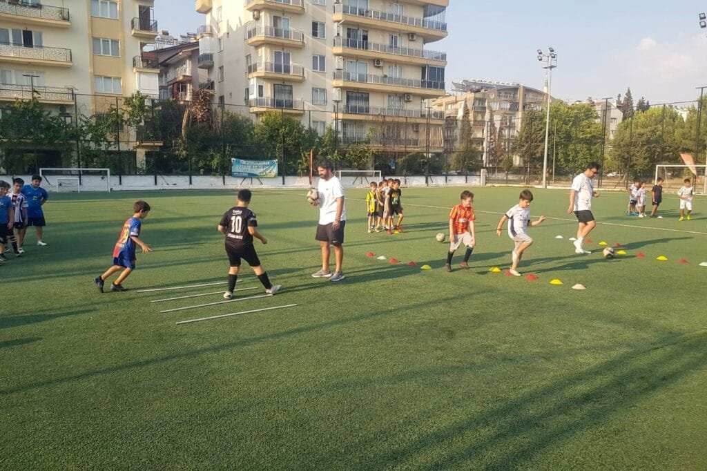 Efeler’de Yaz Tatili Ücretsiz Kurslarla Renklenecek
