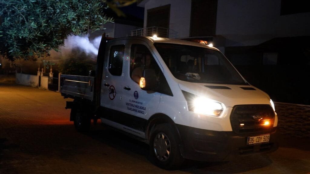Didim Belediyesi sinek ve haşereye karşı sahada