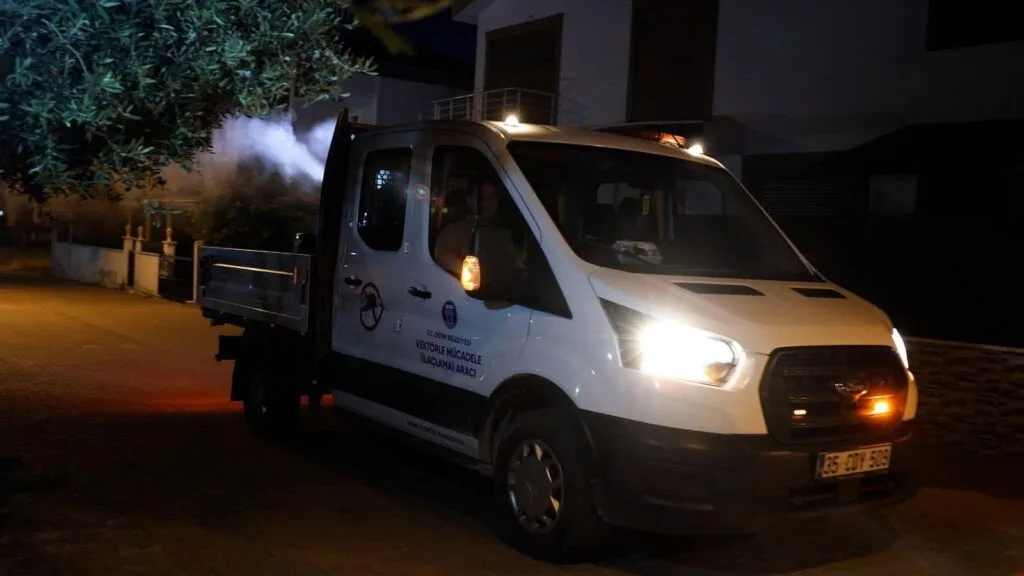 Didim Belediyesi sinek ve haşereye karşı sahada