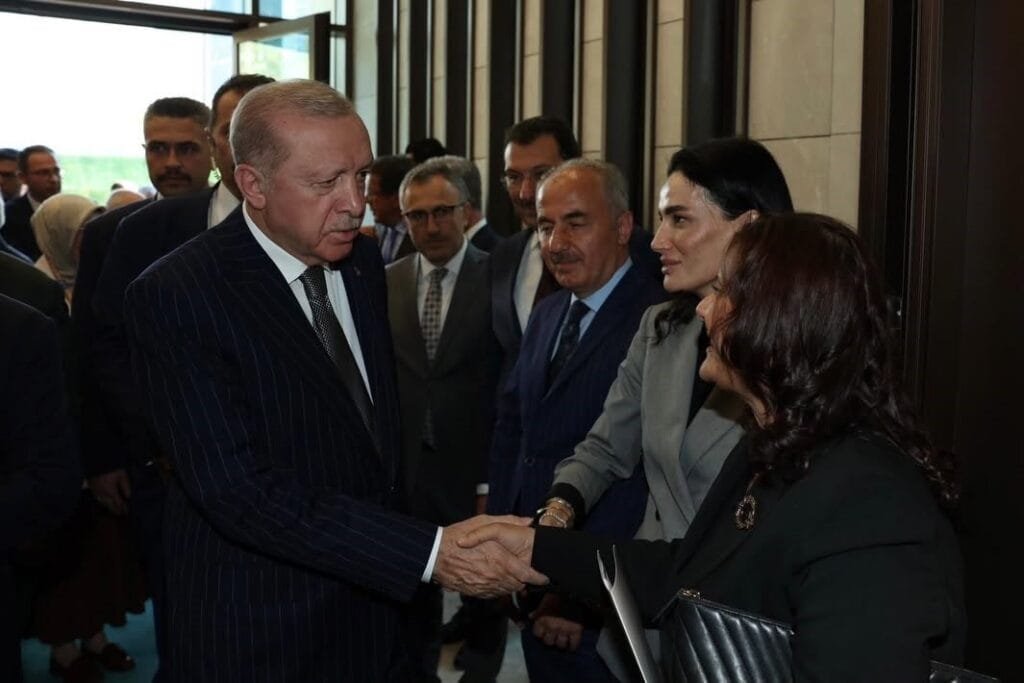 Özlem Çerçioğlu’ndan AK Parti toplantısı sonrası hizmet mesajı